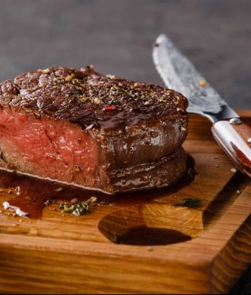 Confira cinco alimentos que envelhecem a pele